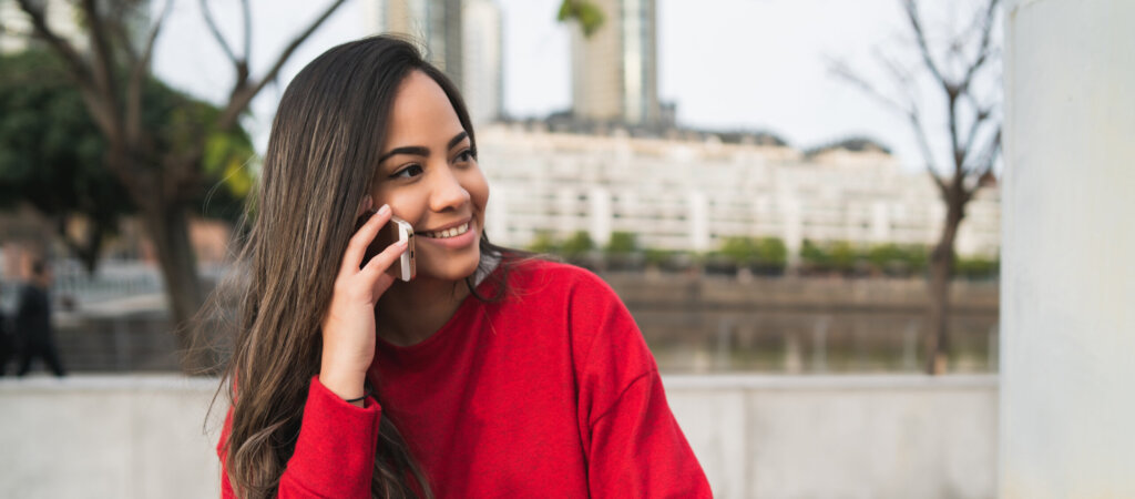 Latin woman talking on the phone.